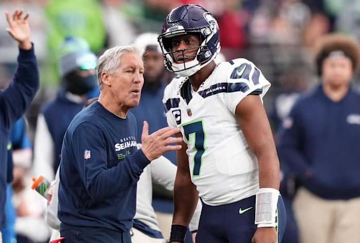 Seattle Seahawks head coach Pete Carroll talks with Seattle Seahawks quarterback Geno Smith (7) against the Arizona Cardinals during the first half at State Farm Stadium.